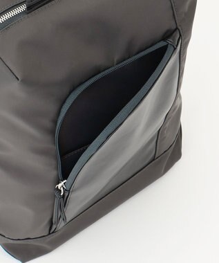 Y'SACCS ナイロン×リサイクルレザー　コンビマルチリュック グレー