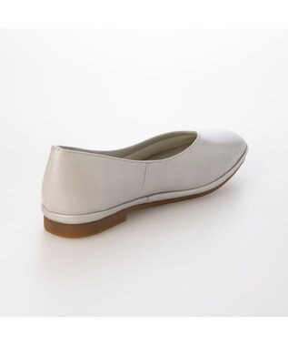 ing <ing>【サスティナブルシリーズ】Vカットフラットパンプス シルバー