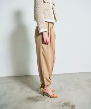 GRACE CONTINENTAL ストレッチスラブタックパンツ ベージュ