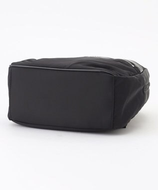 LA BAGAGERIE エナメルアクセントリュックサック ブラック