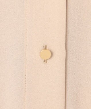 BEIGE， 【WEB限定・洗える】CLARION / ゴールド釦クルーネックブラウス Beige