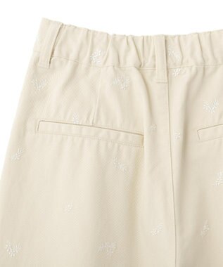earth music&ecology 【綿100】フラワー刺繍ツイルカーブパンツ エクリュ