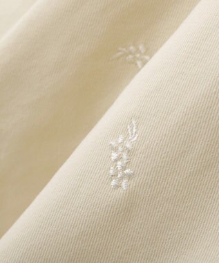 earth music&ecology 【綿100】フラワー刺繍ツイルカーブパンツ エクリュ