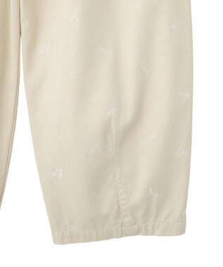 earth music&ecology 【綿100】フラワー刺繍ツイルカーブパンツ エクリュ