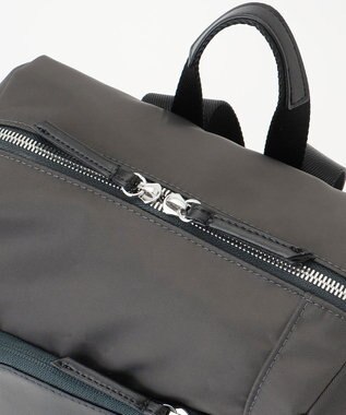 Y'SACCS ナイロン×リサイクルレザー　コンビマルチリュック グレー