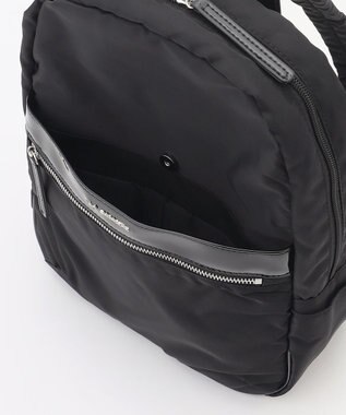 LA BAGAGERIE エナメルアクセントリュックサック ブラック