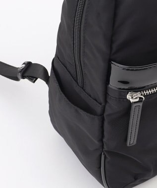 LA BAGAGERIE エナメルアクセントリュックサック ブラック