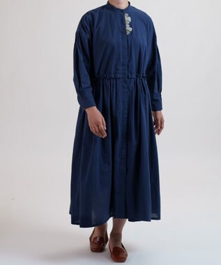 muuc 花刺繍モチーフのコットンローンワンピース ネイビー