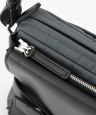 Y'SACCS ベルトスクエアミニマムショルダーバッグ グレー