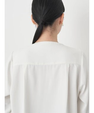 earth music&ecology ノーカラーフロントタックブラウス Off White