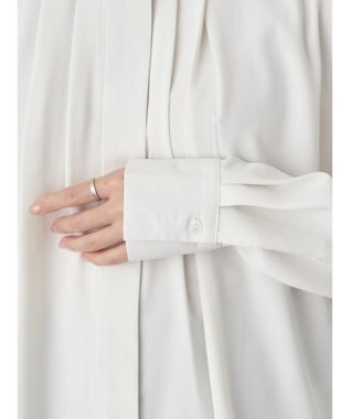 earth music&ecology ノーカラーフロントタックブラウス Off White