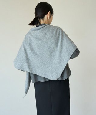 UNFILO 【WEB/一部店舗限定】ふわふわニット 三角ストール グレー