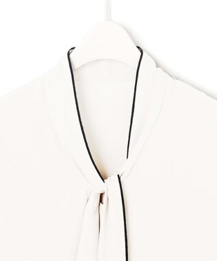 ICB 【先行予約】BackSatinAmunzen 5分袖配色ボウタイブラウス オフホワイト