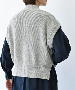 muuc 〈うっとり柔らか上質な極細繊維〉〈前身頃は希少なモヘアとシルク×後ろ身頃はウール100%〉フラワージャカード ベスト グレー