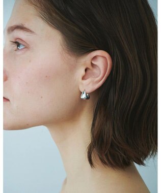 NAVE 【AFFECT】トライアングルピアス シルバー系