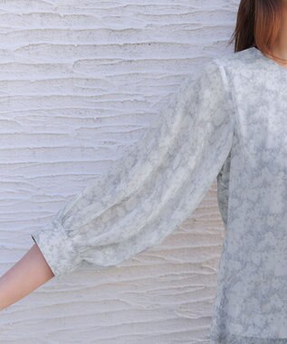 Tiaclasse L 水彩花柄シフォンブラウス グレー