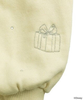 earth music&ecology 【予約】Disney/キラキラモチーフ刺繍オフショルスウェット アイボリー