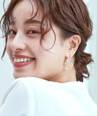 Tiaclasse カラーメタルリングピアス ゴールド×オフホワイト