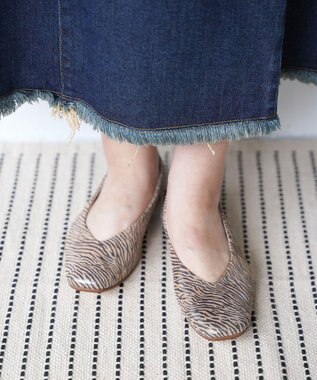 nouvelleRobe Oū 【本革・高反発】Square-plain スクエアトゥ Vカットゼブラ柄パンプス ベージュ系