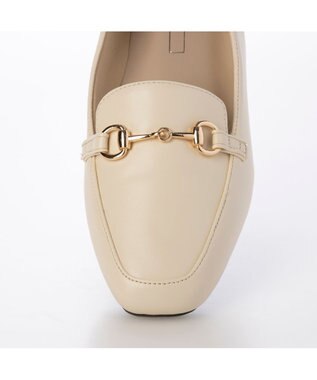 MODE ET JACOMO <noyau>スクエアトゥビット付きヒールローファー アイボリー