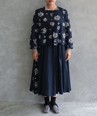 muuc 〈コットン×リネン〉〈高品質なドライタッチ生地〉〈遠州織物の工場で織られた上質なコットン生地〉野小花刺繍 ノーカラージャケット ネイビー