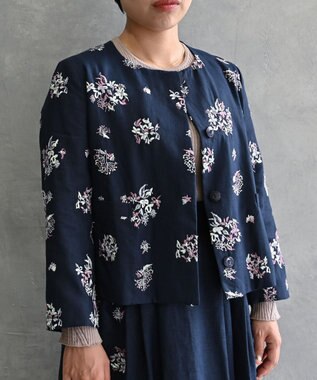muuc 〈コットン×リネン〉〈高品質なドライタッチ生地〉〈遠州織物の工場で織られた上質なコットン生地〉野小花刺繍 ノーカラージャケット