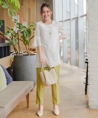 Tiaclasse 【安田美沙子さん着用・ポーチ・ショルダー紐付き】フラワーカットフェイクレザーバッグ ベージュ