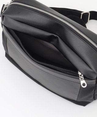 Y'SACCS ブロックモチーフショルダー ブラック