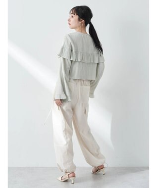 earth music&ecology フリル切替えショートブラウス Light Khaki