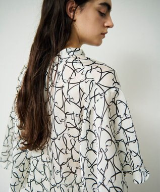 GRACE CONTINENTAL ラインハートケープブラウス ホワイト