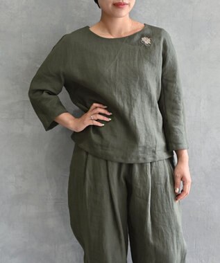 muuc 〈高品質ベルギーリネン〉〈オンオフ着られる〉花刺繍モチーフ付きリネンプルオーバー グリーン