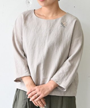 muuc 〈高品質ベルギーリネン〉〈オンオフ着られる〉花刺繍モチーフ付きリネンプルオーバー グレーベージュ