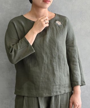 muuc 〈高品質ベルギーリネン〉〈オンオフ着られる〉花刺繍モチーフ付きリネンプルオーバー