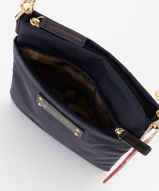 LA BAGAGERIE 【LA BAGAGERIE×HELLO KITTY】リボンチャーム付き　スクエアポシェット ネイビー