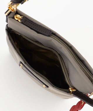 LA BAGAGERIE 【LA BAGAGERIE×HELLO KITTY】リボンチャーム付き　スクエアポシェット グレージュ