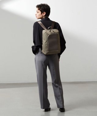Y'SACCS ナイロン×リサイクルレザー　コンビマルチリュック グレージュ