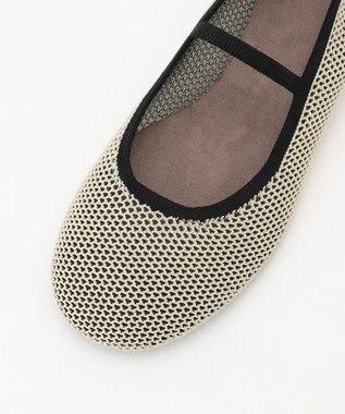 steppi 【一部店舗限定 / 片足わずか80g】シースルー ラウンド フラットパンプス ベージュ