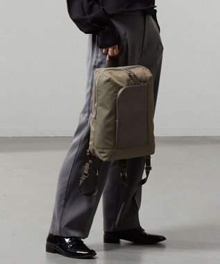 Y'SACCS ナイロン×リサイクルレザー　コンビマルチリュック グレージュ