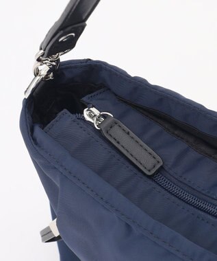 LA BAGAGERIE 多収納ナイロン2WAYショルダー ネイビー