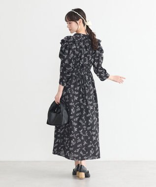 earth music&ecology ラッフルショルダーフラワーワンピース Black