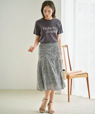 組曲 L ブルーデイジーロゴプリント Tシャツ チャコール×ピンク系