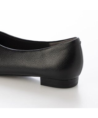 ing <ing>Vカットフラットパンプス ブラック