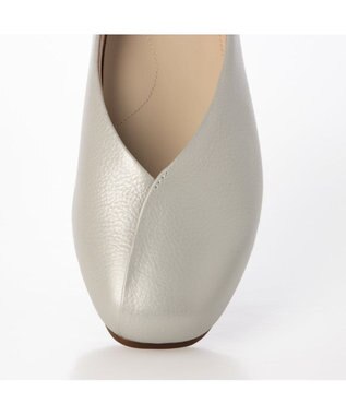 ing <ing>Vカットフラットパンプス シルバー