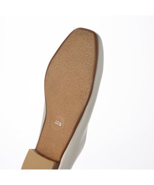 ing <ing>Vカットフラットパンプス シルバー