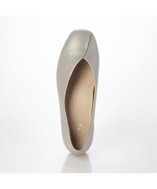 ing <ing>Vカットフラットパンプス シルバー