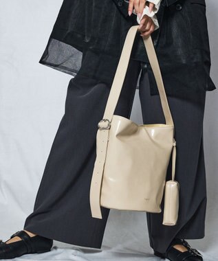 style code 【Ungrid/アングリッド】　ポーチチャーム付　バックルベルトバケットバッグ／500mlペットボトル収納可能 アイボリー