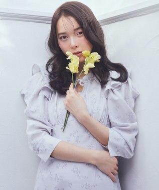 earth music&ecology ラッフルショルダーフラワーワンピース Sax