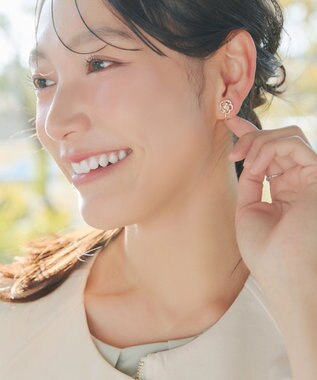 Tiaclasse 【金属アレルギー対応】カメリアモチーフピアス・イヤリング ピンクゴールドイヤリング
