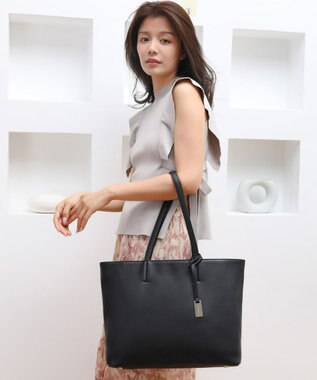 style code 【MERCURYDUO/マーキュリーデュオ】レニス　チャーム付きシンプルラージトートバッグ ブラック