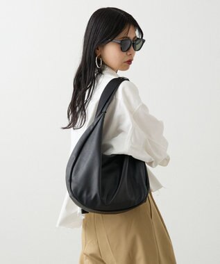 russet ≪ショルダーバッグ人気NO.1モデル≫ソフトレザーラウンドビッグショルダーバッグ(CE-1325-WEB) Black2（シルバー金具）